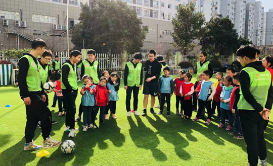 机械工程系志愿者开展幼儿园足球启蒙教学志愿服务活动