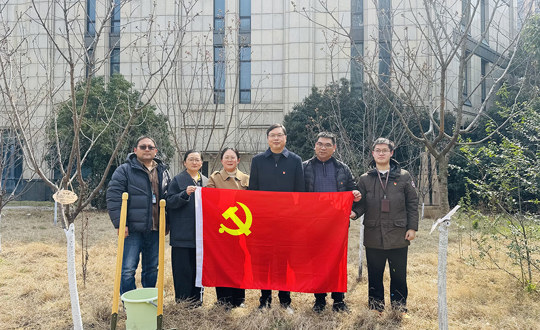 植绿护绿践初心 雷锋同行显担当