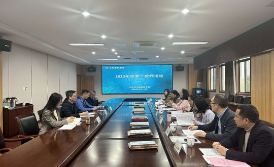 展骨干素养风采 促教师专业成长