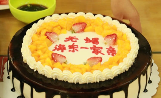 师生欢聚迎双节 无锡海东一家亲 