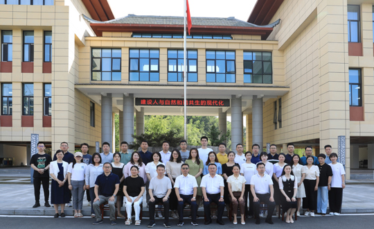 重温革命历史 汲取奋进力量