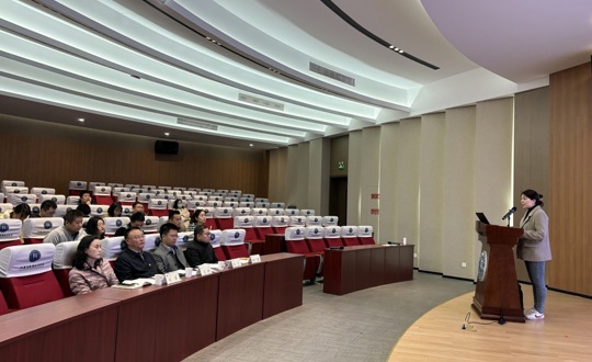 以经典涵养自身   以经典指导实践