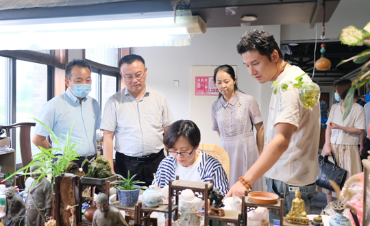 院领导一行赴惠山泥人厂参观调研