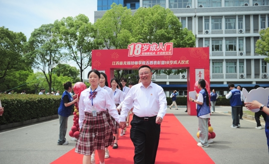 青春展风采，报国启新程