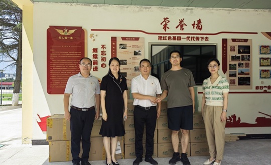 共话军民鱼水情：院领导走访慰问驻地部队官兵