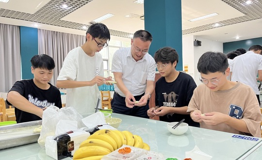 学院举办“情暖中秋，喜迎国庆”系列活动