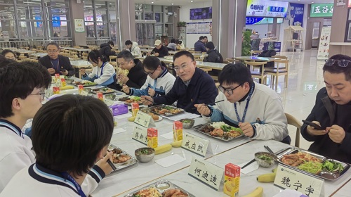 倾听心声暖人心 共话发展谋新篇