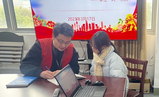 学雷锋精神 营育人环境 