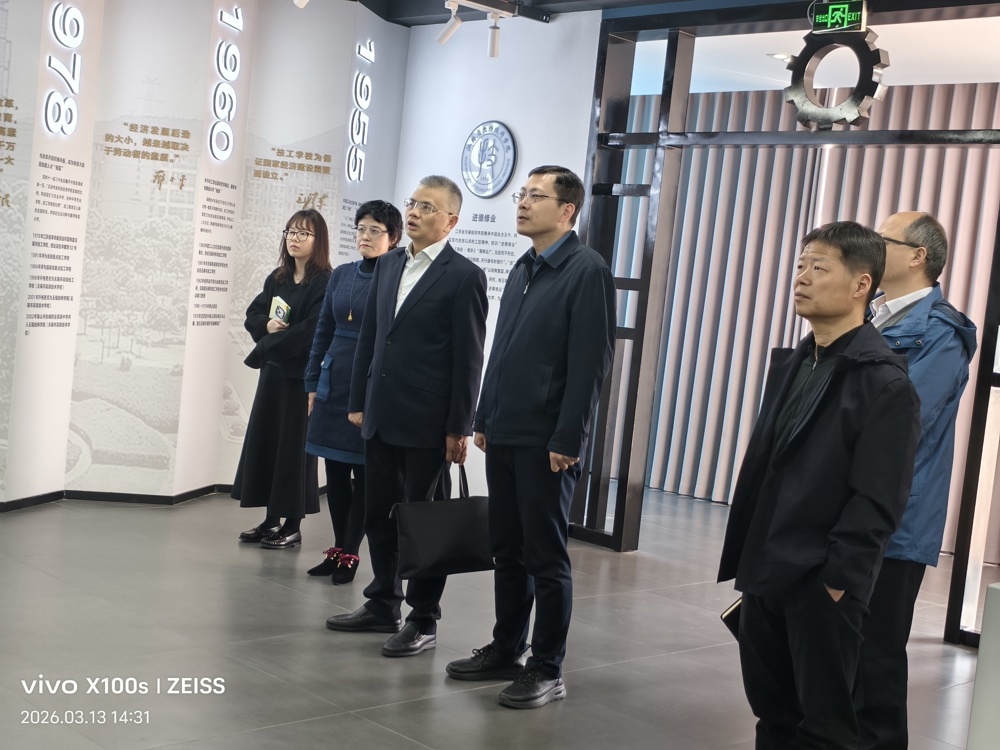 c0e5190b7f5b4d4583bbf27c27c938c8.jpg c0e5190b7f5b4d4583bbf27c27c938c8.jpg